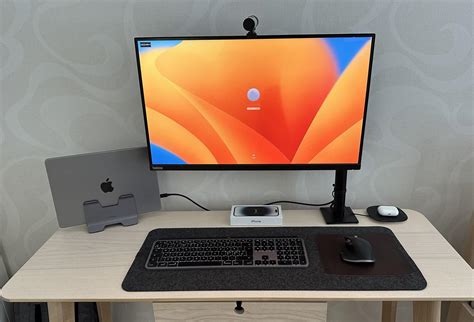 Small desk WFH setup : r/macsetups