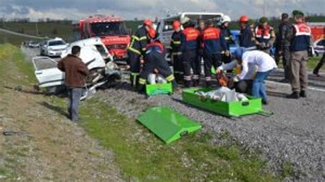 Uşakta trafik kazası 2 ölü 1 yaralı Güncel