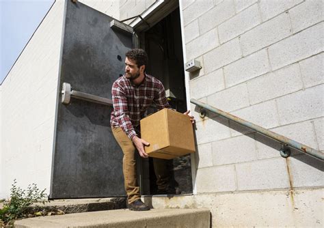 7 Tips For Tackling Employee Theft In Warehouses Cobac Security