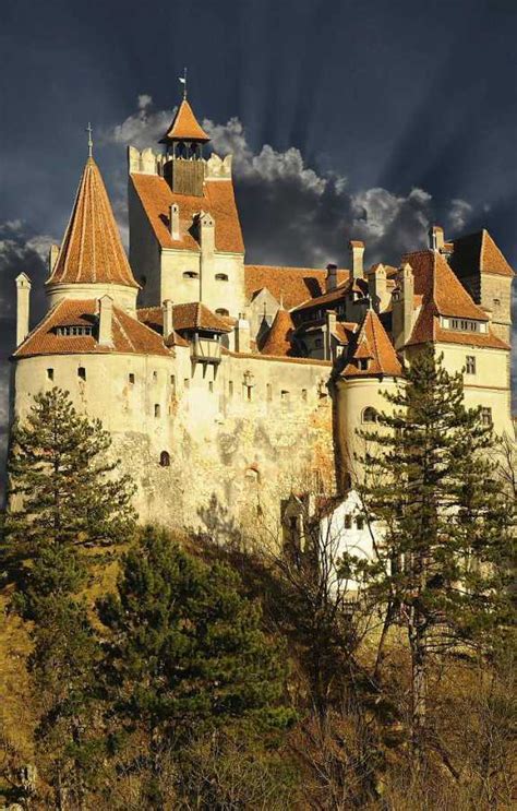 Castelul Bran, între istorie și legenda lui Dracula