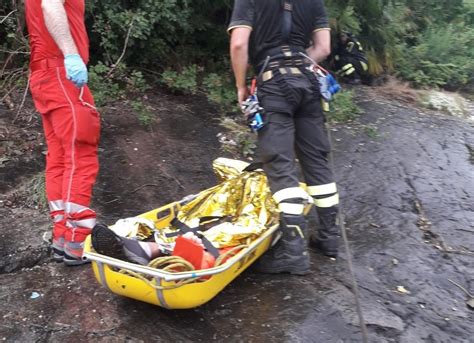 FOTO Cade In Un Dirupo A Strapiombo Sul Lago Maggiore A Luino 62enne