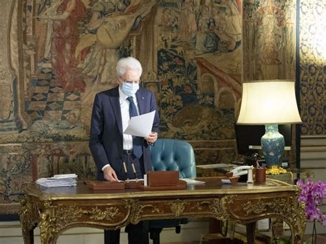 Quirinale Il Presidente Mattarella Conferisce 36 Onorificenze Al