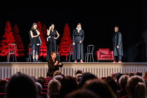 Kierunek Wsch D Vii Ha L T Fotorelacja Teatr Dramatyczny Im