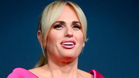 La Actriz Rebel Wilson Anuncia Un Milagro Maravilloso