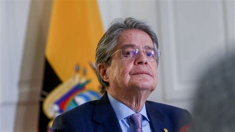 El Presidente De Ecuador Es Intervenido De Urgencia Por Una Fractura De