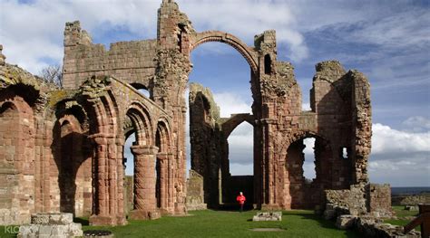 Alnwick Castle Lindisfarne Holy Island Tour From Edinburgh