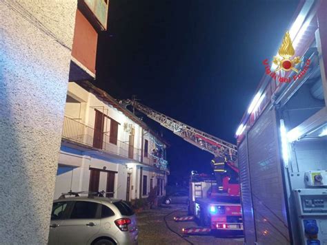 Incendio A Santo Stefano Fiamme Dalla Canna Fumaria Mbnews