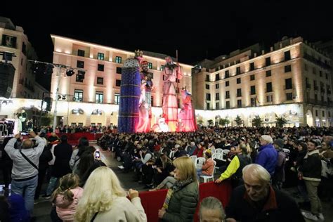 Alicante Inaugura Su Bel N Gigante Estrenando La Sinton A Santa Claus