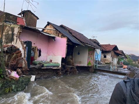 Tiga Rumah Di Cianjur Rusak Berat Diterjang Banjir Dan Longsor