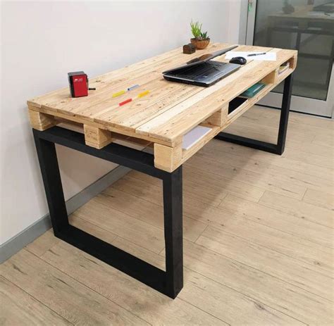 Diy Wood Pallet Desk Ideas With Free Plans Blitsy