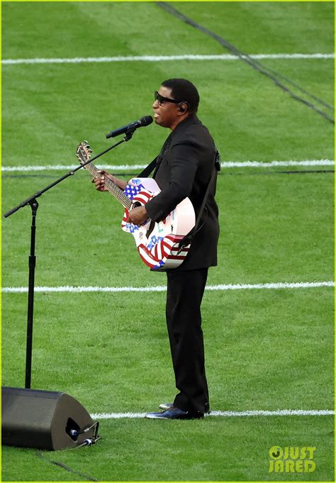 Babyface Strums Out 'America the Beautiful' on Patriotic Guitar at ...