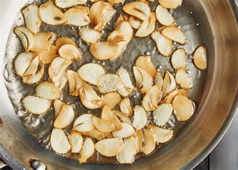 Garlic Peeling Trick - How to Use Hot Water to Easily Peel Garlic | Bon ...