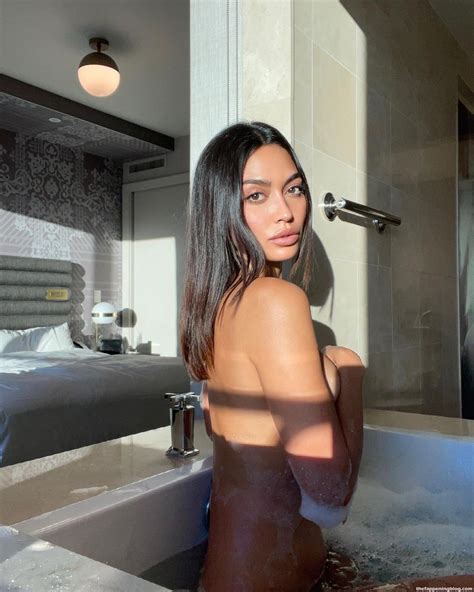 Ambra Gutierrez Shows Off Her Wet Naked Body 11 Photos Video Thefappening