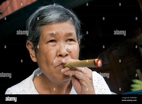 Big cigar hi-res stock photography and images - Alamy