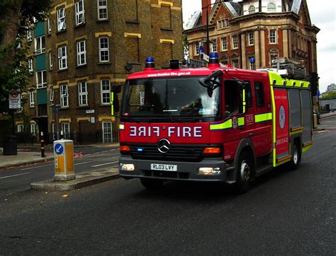 Lfb Dpl1135 London Fire Brigade Dpl1135 2003 Mercedes Benz Flickr