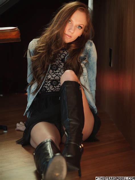 Hard Rock Babe Sydney Pulls Her Tight Panties Photos