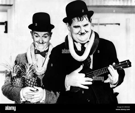 STAN LAUREL, OLIVER HARDY, SONS OF THE DESERT, 1933 Stock Photo - Alamy