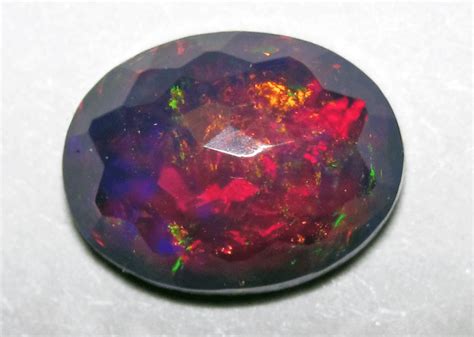 How To Buy Opals A Guide To The Mysterious Gemstone ™