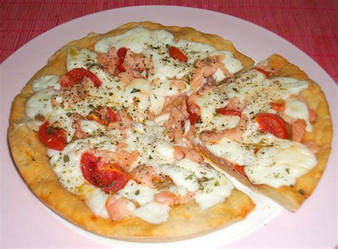 La Tavola Allegra Pizza Con Salmone Affumicato Mozzarella Di Bufala E