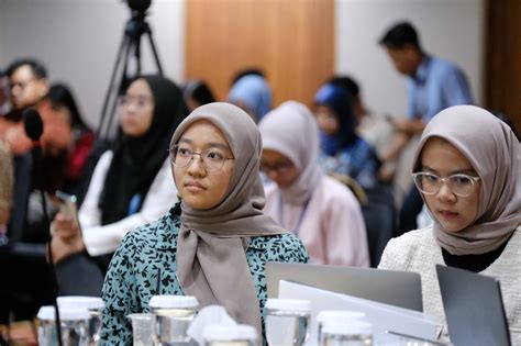 Pemerintah Luncurkan Buku Saku Pengawasan Perizinan Berusaha Berbasis