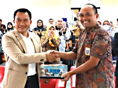 Disdik Jabar Raih Penghargaan Sebagai Provinsi Dengan Peserta PembaTIK