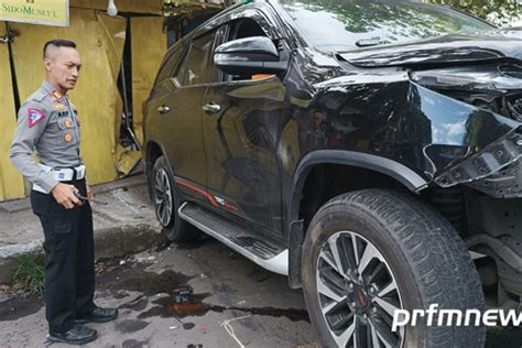 Kronologi Tabrakan Toyota Fotuner Dan Honda Civic Di Simpang Palasari