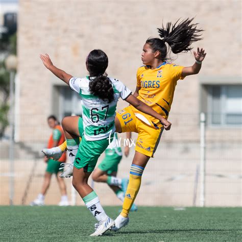 Deiry Ram Rez Santos Laguna Vs Tigres Femenil Sub J