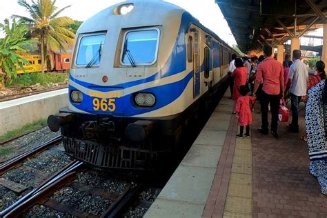 How To Take The Stunning Galle To Colombo Train 2023