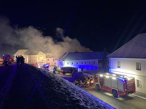 Feuerwehren R Ckten Zu Bauernhof Brand In Kematen Aus Bfkdo Amstetten