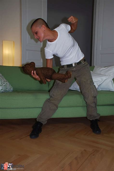 Super Hot Shaved Damsel ZB Porn