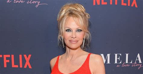 Pamela Anderson Channels Her Iconic Baywatch Look For