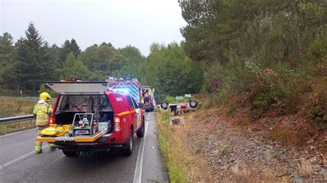 Una Conductora Herida En Monforte Al Volcar Su Coche En La Carretera