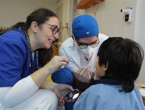 Estudiantes De Odontolog A Atienden A Cerca De Ni Os En Jardines