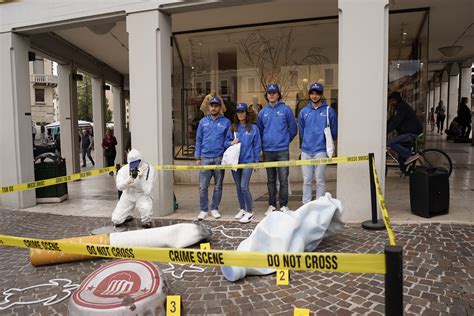 Sbarca A Pordenone Piccoli Gesti Grandi Crimini La Campagna Di