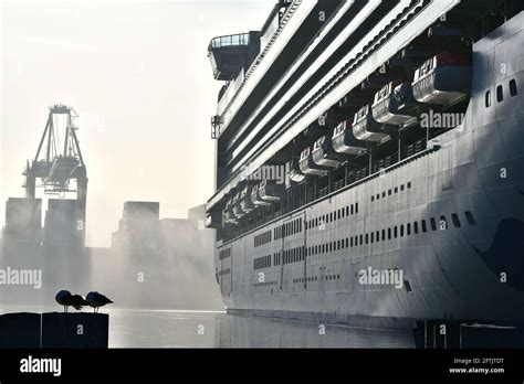 Cruise ship port of Los Angeles California Stock Photo - Alamy