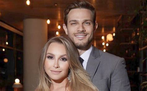 Felipe Becari E Namorada - Carla Diaz aceita pedido de casamento de Felipe Becari: 'Longe da ...