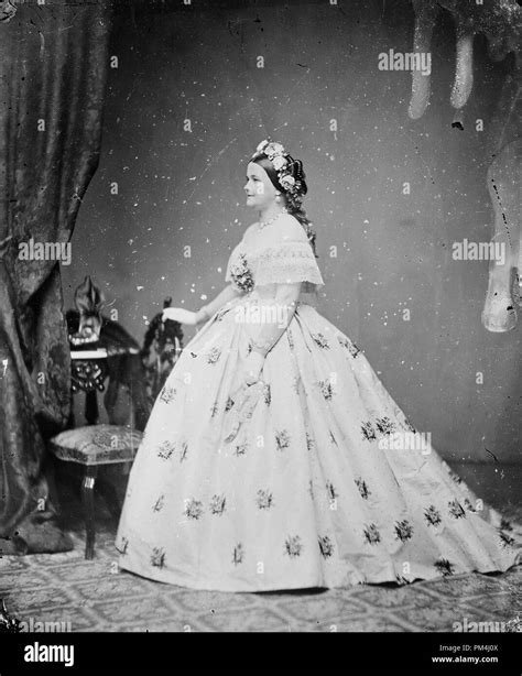 Mrs Abraham Lincoln Mary Todd Lincoln Circa 1860 1865 File