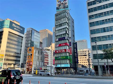 東京駅前の八重洲再開発でビックリな光景 広大な空き地にポツンと残るビル J Cast トレンド