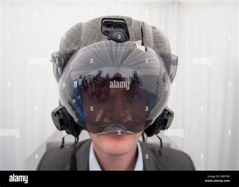 F 35 helmet mounted display system hi-res stock photography and images ...