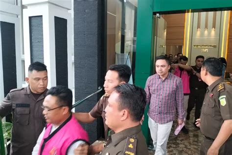 Jadi Tersangka Korupsi Dana Hibah Ketua Sekretaris Dan Bendahara KONI