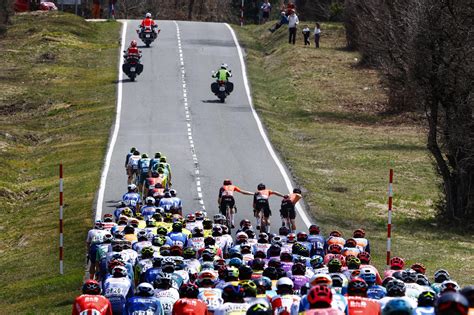 Tour Du Pays Basque Une Grosse Chute Avec Vingegaard Evenepoel