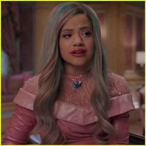 Descendants 3′s ‘Queen of Mean’ – Read Lyrics & Watch Sarah Jeffery’s ...