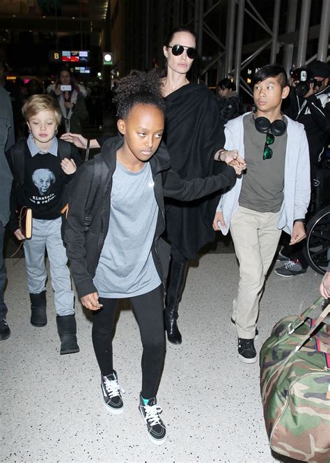 Photo Angelina Jolie Arrive Avec Ses Enfants Pax Shiloh Et Zahara à