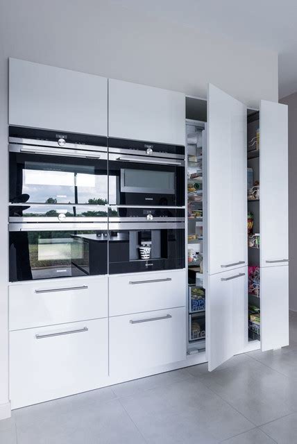 Cuisine Siematic Design En Laque Blanche Avec Un Lot Central