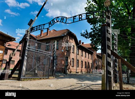 Auschwitz Eingang Stockfotos Und Bilder Kaufen Alamy