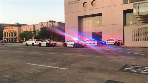 One Person Shot At Galleria Mall Shooter Remains At Large Nbc 5