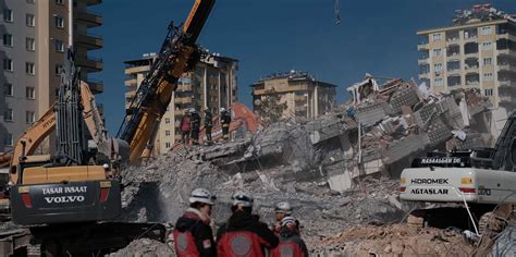 Turkey Issues Arrest Warrants Over Collapsed Buildings Construction