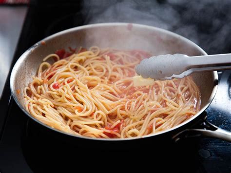 The Right Way To Sauce Pasta