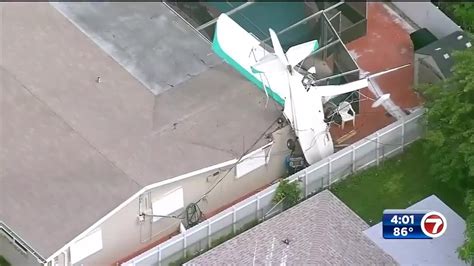 2 Dead After Small Plane Crashes Into Miramar Homes Roof Wsvn 7news