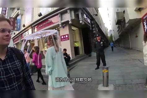 印度美女刚来中国，到北京就急了：为什么这样欺负我